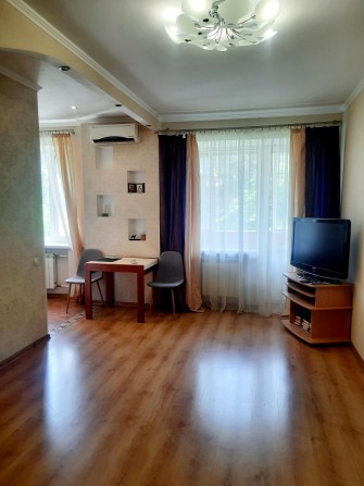 !!!УВАГА!!! Відмінна 2-ох Кімнатна Квартира, Неподалік Метро. Власник. - фото 1