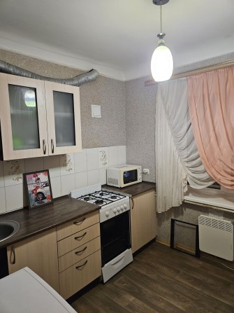 Сдаю  1к  квартиру  в центре  , автономка..Возможно  на короткий срок. - фото 1