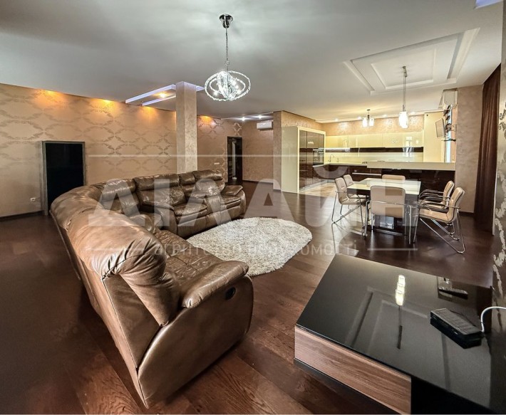 Deluxe квартира + 2 паркомісця в закритому ЖК (3 спальні, 2 з/в) - фото 1