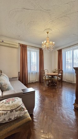 3 кімнатна простора квартира в ЦЕНТРІ міста «сталінка» з АГО - фото 1