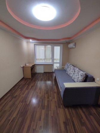 Сдам 1 комнатную квартиру по пр. Юбилейный, 8/9 этаж - фото 1