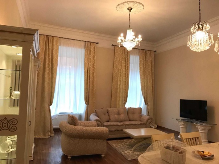Вільна 2 кім квартира. пл Ринок. АГВ. 80м.кв. - фото 1
