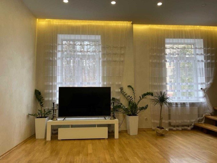 Довготривала оренда 4к квартири на вул. Драгоманова 9 - фото 1