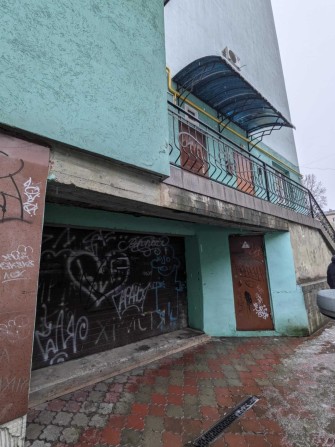 Гараж 41,3 кв.м в будинку вул.Мельника 1а. - фото 1