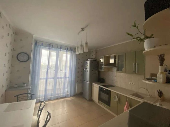 Продаж 1 кімнатної квартири  Гузара Любомира (Комарова),26  46 м2 з ремонтом. - фото 1
