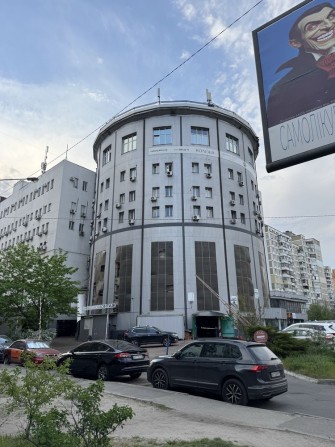 Продам гаражний бокс на Позняках Колизей вул. Руденко 6а - фото 1