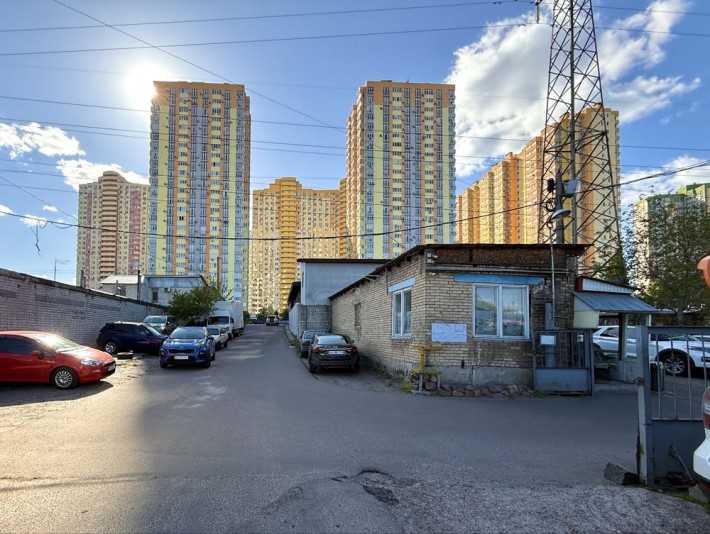 Продам ГАРАЖ /СТО 2 этажа и 74 м., вул. Полярна 19, ГБК "Прип"ять" - фото 1