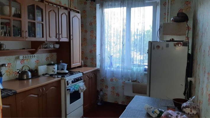 Здам 1 кімнату дівчині в 3 кімнатній квартирі - фото 1