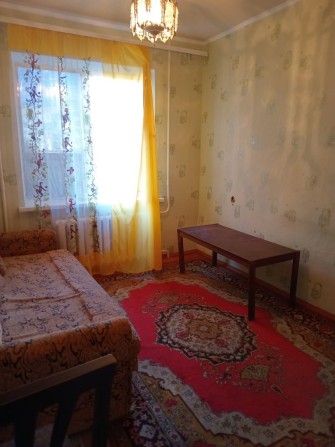 Сдається кімната в трикімнатній квартирі - фото 1