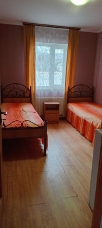 отличная комната в ч/доме без хозяев, Борщаговка, м. Академгородок - фото 1