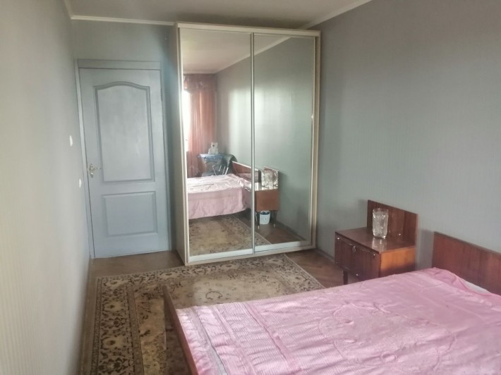 отличная комната с балконом, мебель, техника, м.Минская, Героев Днепра - фото 1