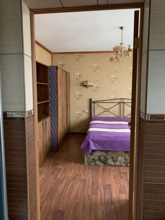 Комната в частном доме, с собственной ванной комнатой - фото 1
