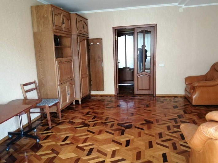 Сдам комнату в квартире без хозяйки  для одной девушки - фото 1