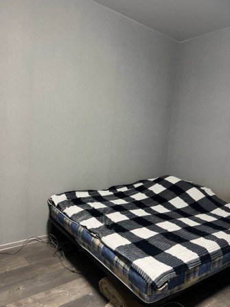 Сдам комнату в коммуналке хололная гора - фото 1