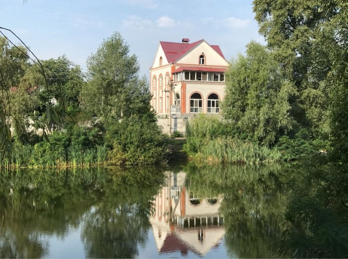 Дом на Осокорках на березі озера, рядом пляж Днепр. Здається на літо. - фото 1