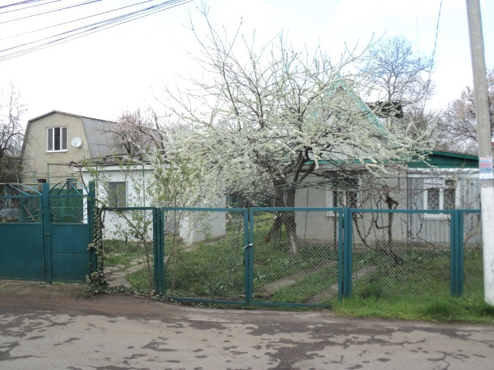 Сдам дачу  до окт, 6 сот сад, от хозяина ,15 ст Черноморка, мор. ст-на - фото 1