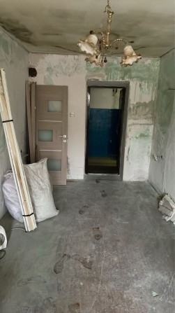 Кімната з балконом у гуртожитку, під ремонт. Недорого! - фото 1