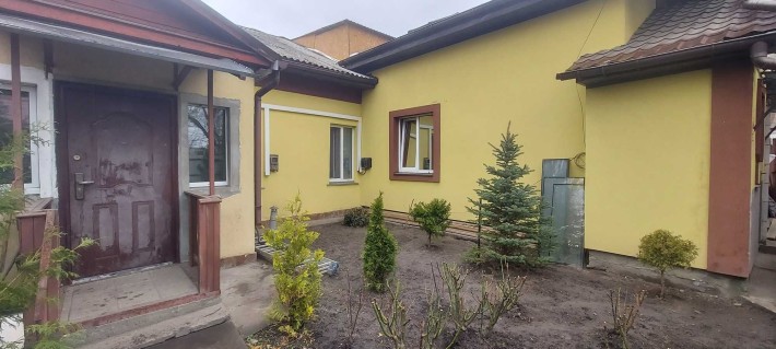 Продається двокімнатна квартира з власним подвір'ям біля парку Венеція - фото 1