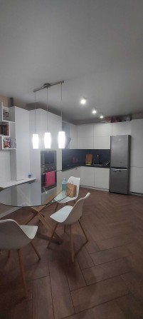 Продається двокімнатна квартира в ЖК"Столичному" з індивідуалкою - фото 1