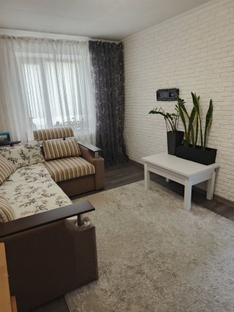 Продаётся 2х комнатная квартира,3й микрорайон. - фото 1