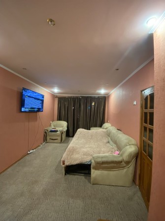 Продам 2 х кімнатну квартиру в центре - фото 1