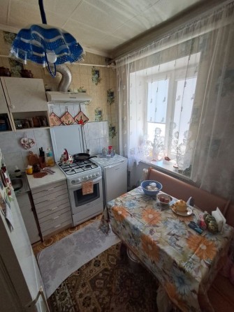 Продам 1к к-ру в центре,кирпичный тёплый дом!Отличная цена! - фото 1