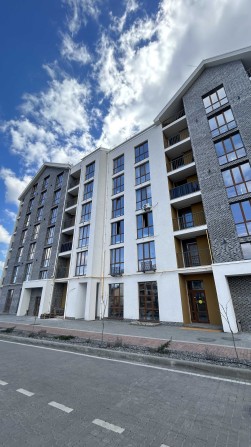 Велика двушка в клубному будинку біля парку - фото 1