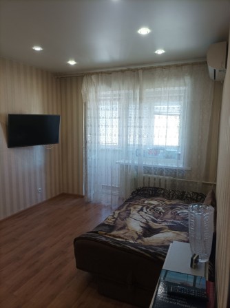 Продам 2-х комнатную квартиру в центре Черноморска - фото 1