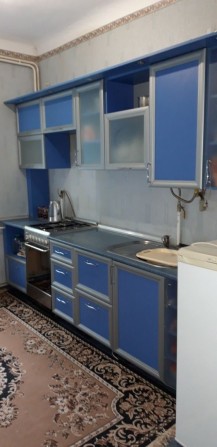 Продам 2-х комнатную высокогабаритную квартиру в городе - фото 1