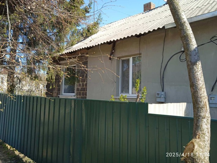 Продам 2 к. квартиру в Мерефе в районе больницы - фото 1