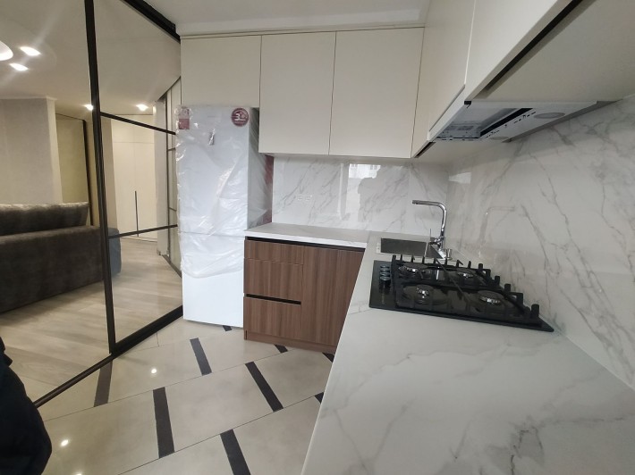Продам двухкомнатную квартиру в центре. - фото 1