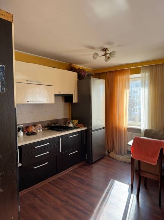 Продам 3х комнатную квартиру студию - фото 1