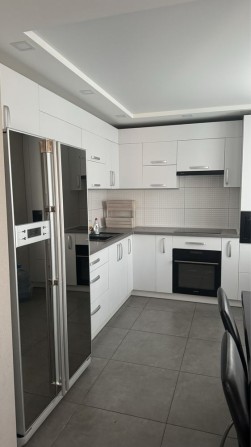 Продам 3х комнатную квартиру - фото 1