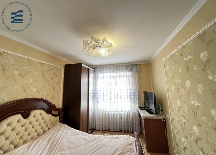 продаж 2к квартири в районі Виставка - фото 1