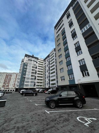 Простора 2-кімнатна квартира з видом на парк та озеро, Озерна - фото 1