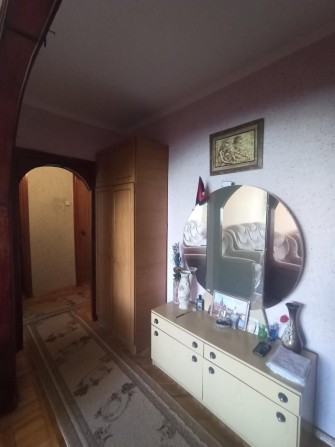 Продаж трикімнатної квартири, затишний район Виставка. - фото 1