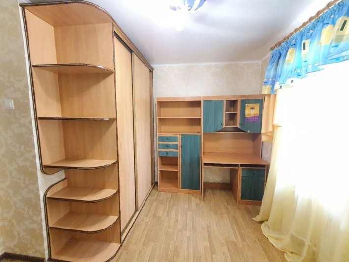 Продається трьохкімнатна квартира в районі Південно-Захід. - фото 1