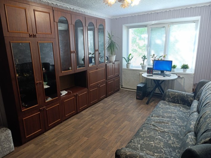 Продам 3 комнатную квартиру в Синельниково , микрорайон. - фото 1