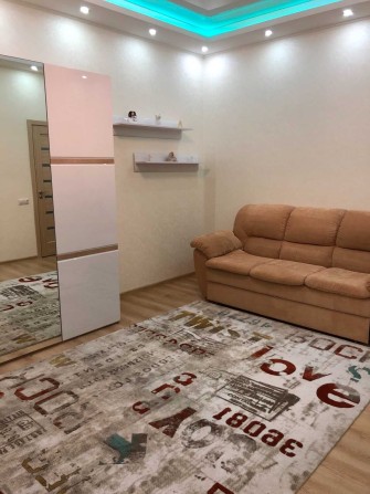 Продам  2 к. Карла Маркса 123 , вид на площадь Петровского (жд Вокзал) - фото 1