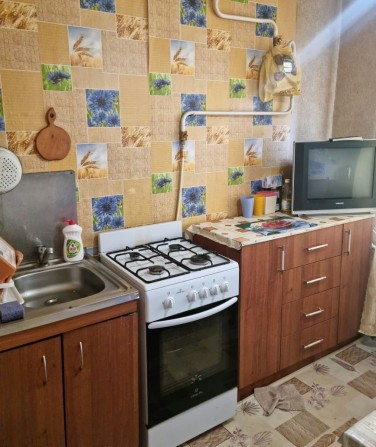 Продам 2к квартиру на первом этаже - фото 1