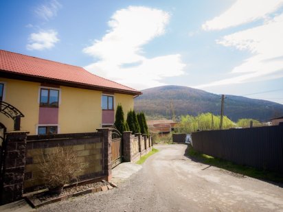 Ціну знижено! Продаємо велику 120 м 3х кімнатну квартиру Поляна Закарп Русская Поляна