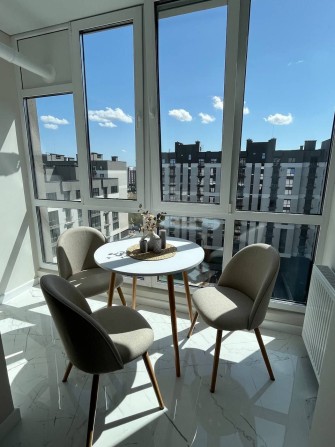Продам укомплектовану 1к квартиру з дизайнерським ремонтом. Торг! - фото 1