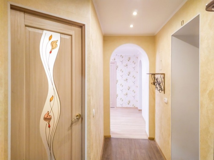 5-ти кімнатна квартира з ремонтом, готова для проживання, м. Надвірна - фото 1