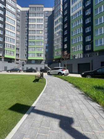 Продаж 2к квартири на березі міського озера в зданому будинку - фото 1