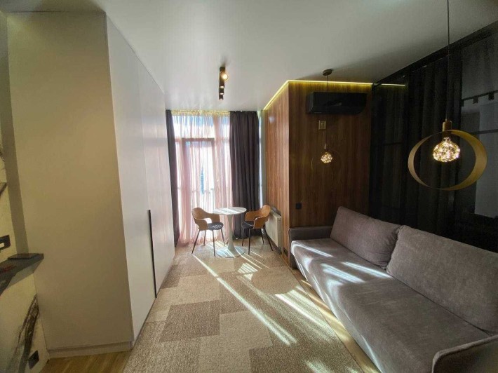 Продам дизайнерську 1к квартиру з ремонтом та меблями в ЖК Оптимісто - фото 1