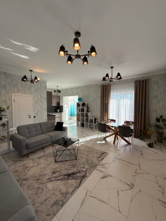 Продаж квартири в закритому КМ з сучасним ремонтом - фото 1