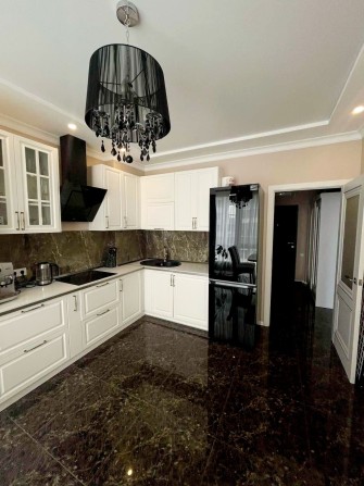 Продам 1 ком.кв-ру Жк  Маршал-сити,ремонт,мебель, техника - фото 1