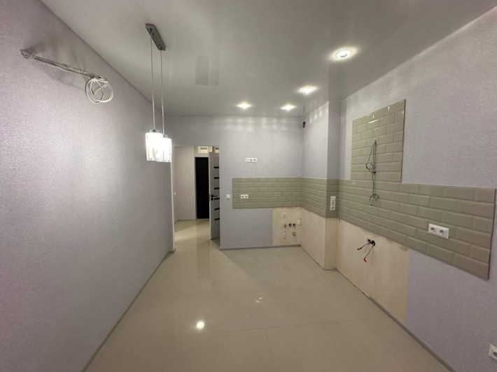 Продам 1 комн. квартиру с ремонтом в ЖК Маршал Сити (2-700-206) - фото 1