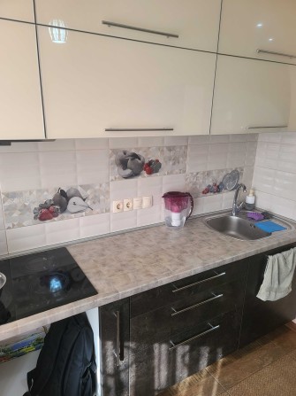 Продам симпатичную 1к квартиру в ЖМ Радужный - фото 1