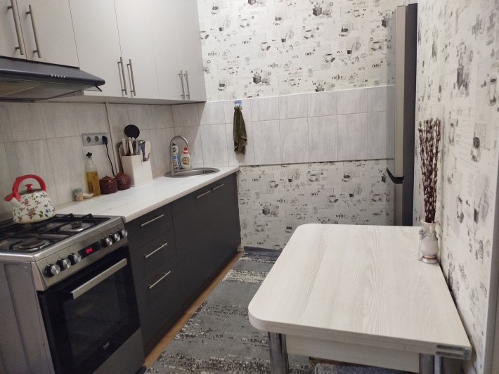 Продам срочно 1 ком кв с евроремонт ул.Ризовская - фото 1